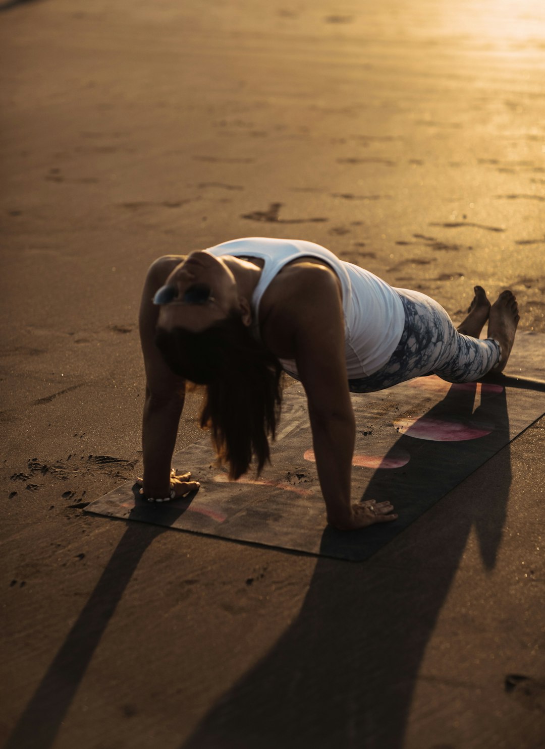 portfolio-02 a-woman-is-doing-a-push-up-on-a-mat-e1a42n-ljgu
